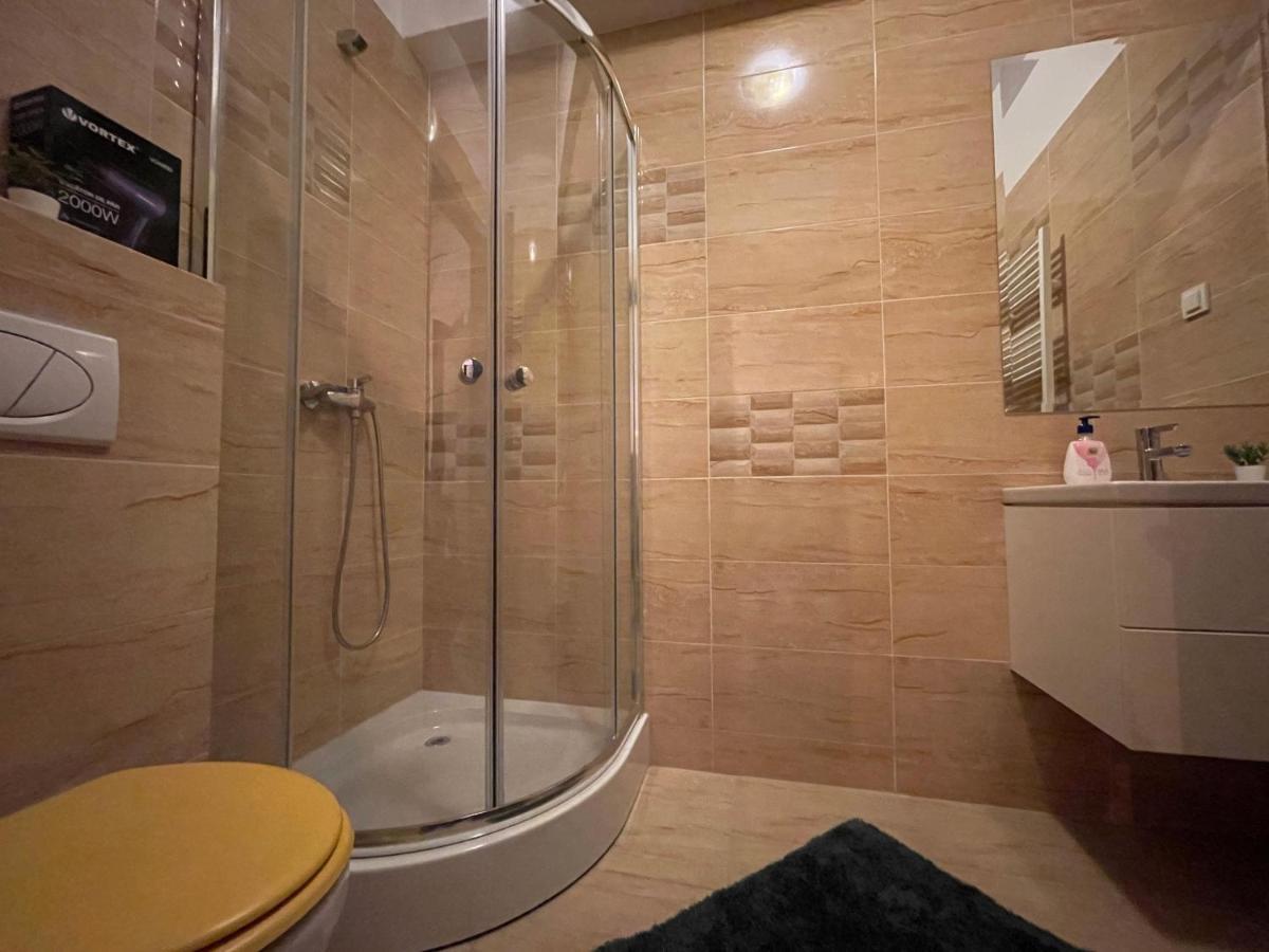 Apartment Near Palas Mall Iasi Exteriör bild