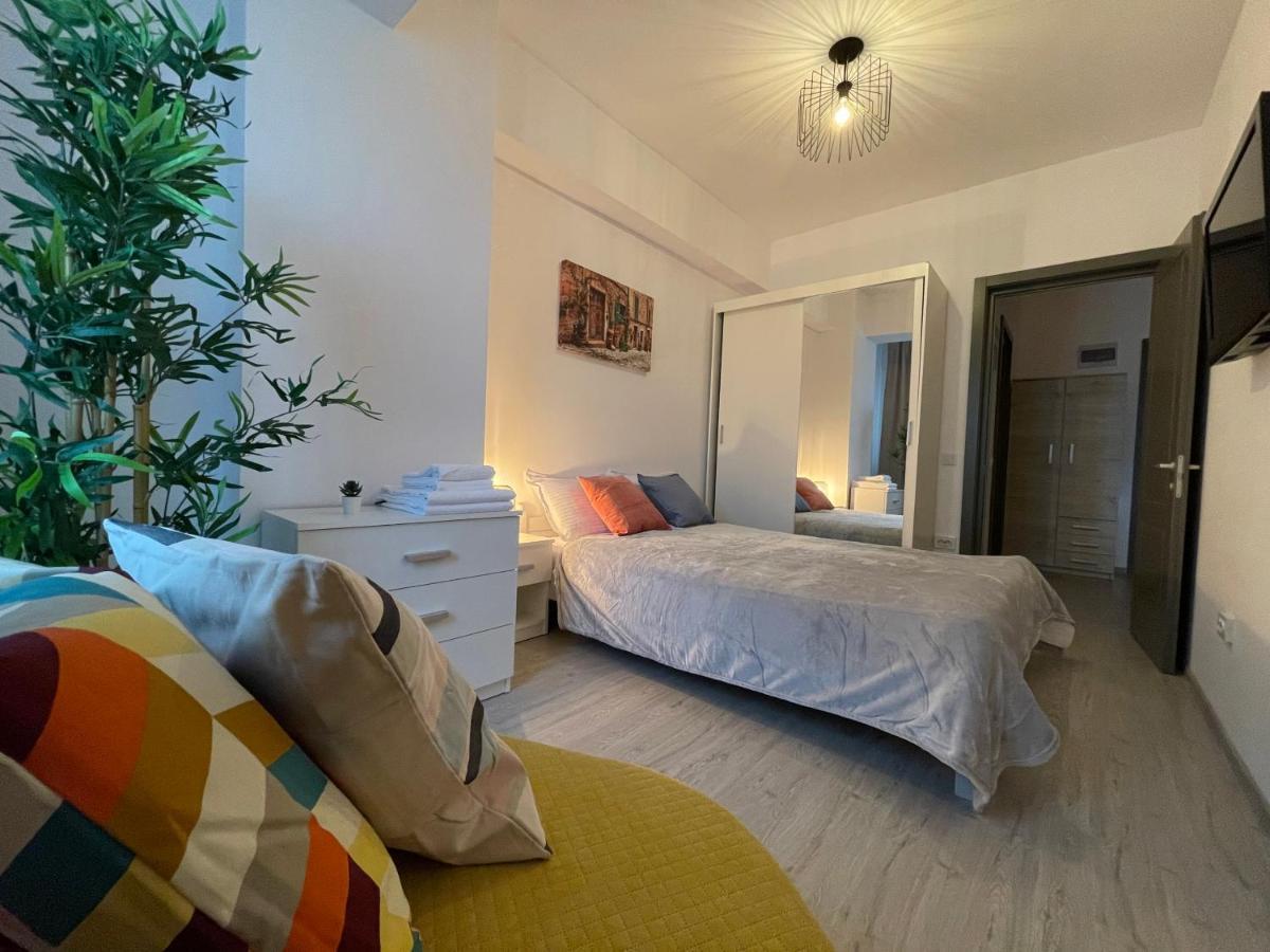 Apartment Near Palas Mall Iasi Exteriör bild